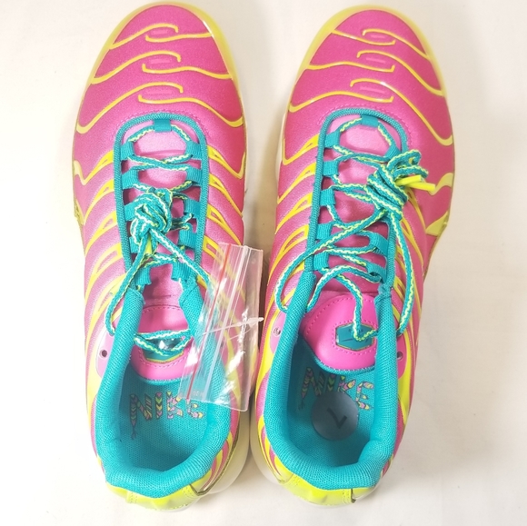 Nike Air Max Plus Volt CW5840 700 - Picture 8 of 9